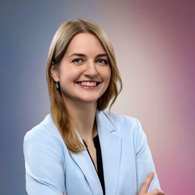 Dr. Alexandra Redmann