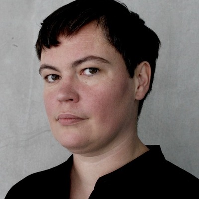 Mareike Bernien, Die Künstlerin verhandelt u.a. Themen der Erinnerungspolitik, Medienarchäologie und kritischen Archivpraxis