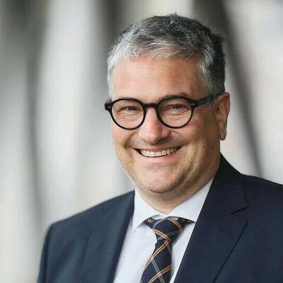 Prof. Dr. Bernhard Hirt